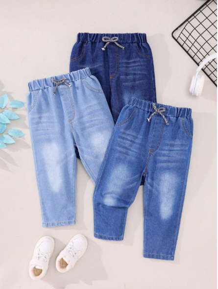 Talla: 2-3Y. Pantalon de mezclilla azul claro y medio lavados para niño joven. (Precio por Unidad)