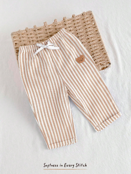 Talla: 9-12M.  Pantalón largo casual para bebé niño.