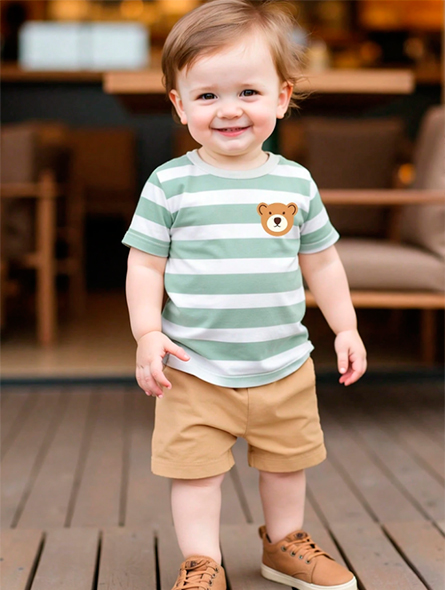 Talla: 12-18M. Conjunto de camiseta y pantalones.