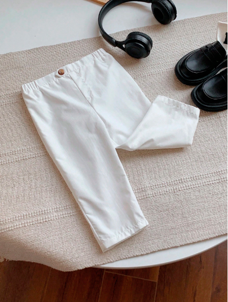 Talla: 2-3Y. Pantalón holgado de estilo caballero de cintura elástica.