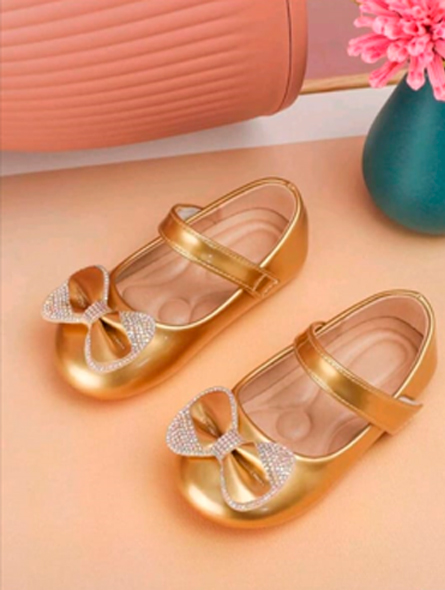 Talla EU19. Zapatos planos elegantes y antideslizantes dorados para bebé.