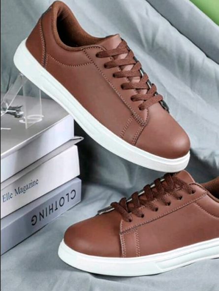Talla EU35. Zapato clásico minimalista de color marrón, versátiles y de moda.